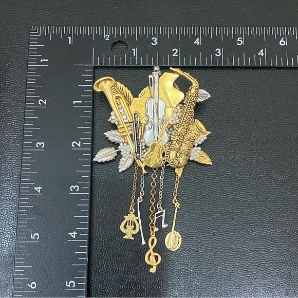 Vintage Musical Instruments Music Theme 3D Brooch 36.6g - Picture 15 of 16